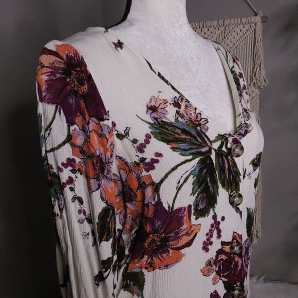 Daytrip | V Neck Floral Blouse Small - Picture 3 of 7